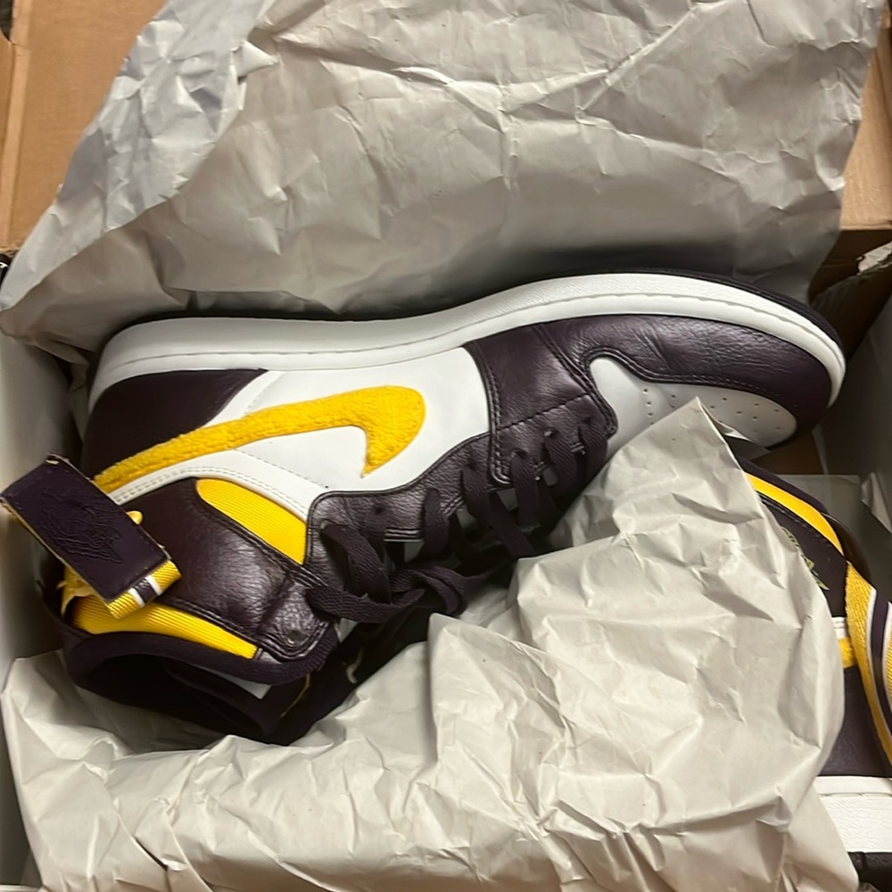 Retro 1s size 11 Grand Purple Varsity Maize